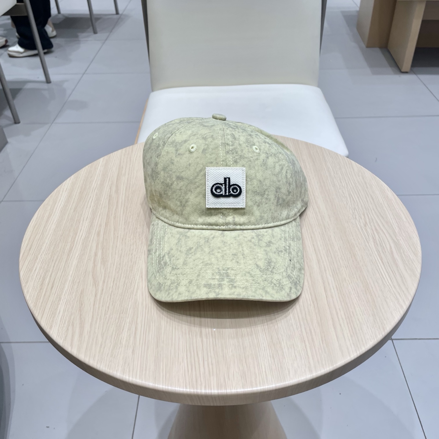  alo 新款定制棒球帽
🧢 设计感满满
日常穿搭 甜酷十足‼️
洋气 高级 不挑人‼️