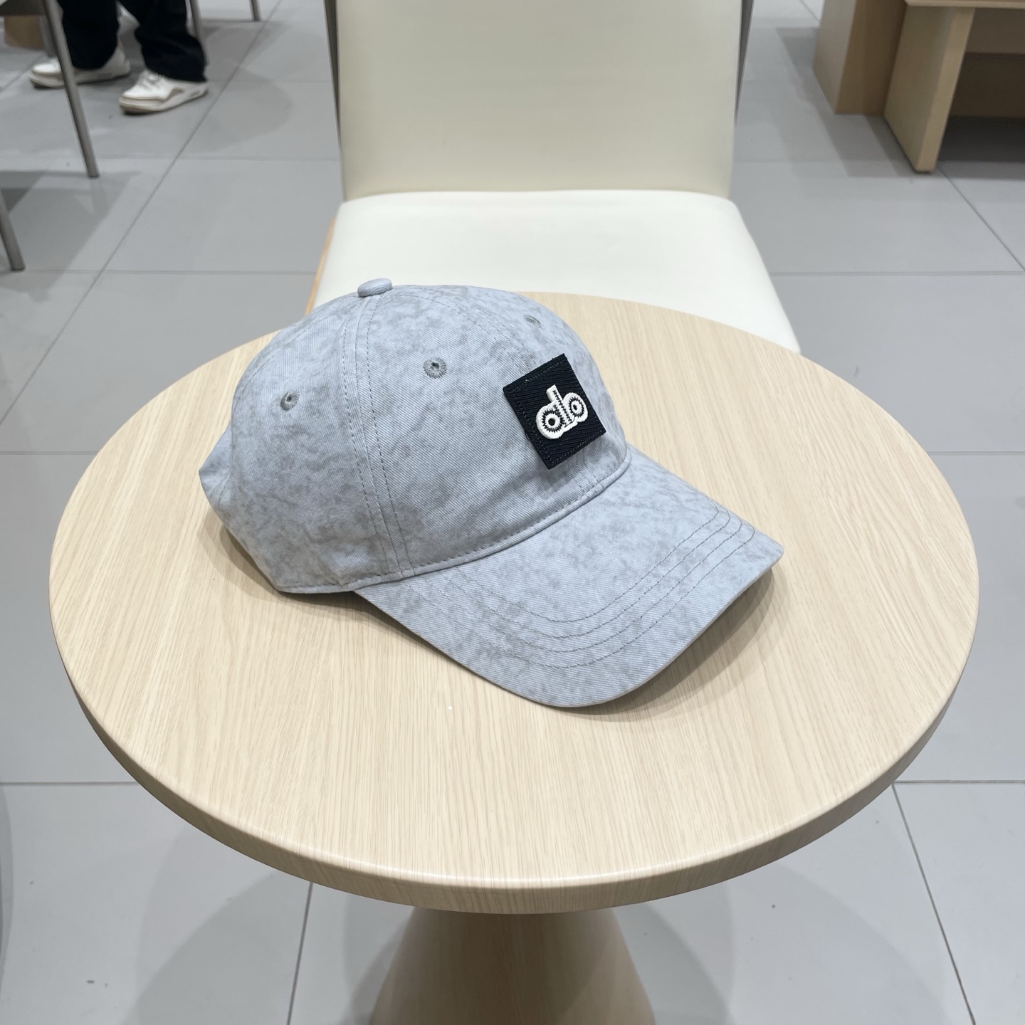  alo 新款定制棒球帽
🧢 设计感满满
日常穿搭 甜酷十足‼️
洋气 高级 不挑人‼️