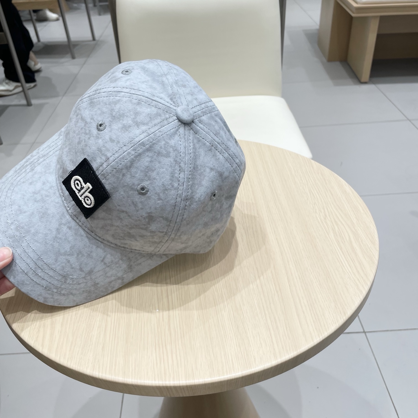  alo 新款定制棒球帽
🧢 设计感满满
日常穿搭 甜酷十足‼️
洋气 高级 不挑人‼️