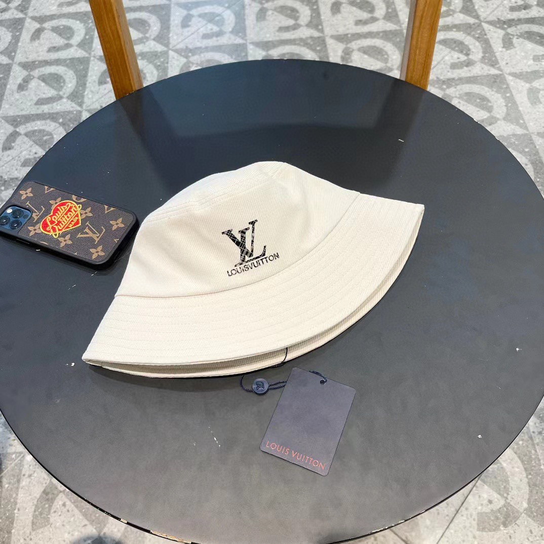   LV路易威登早春渔夫帽，非常经典的经典，四季可用，出门必备，非常显脸小