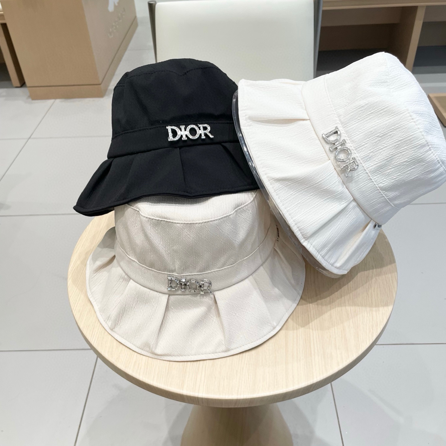  迪奥Dior2025新款简约显脸小渔夫帽子女夏季防紫外线遮阳帽出游帽潮