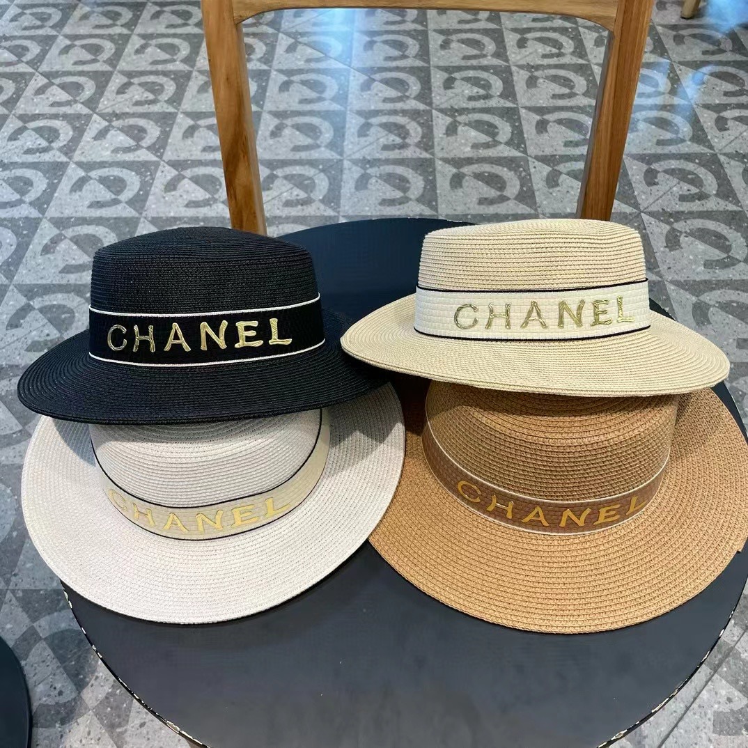  【CHANEL香奈儿】2024的新款平顶草帽，沙滩风，简约大方，百搭单品～出街首选，