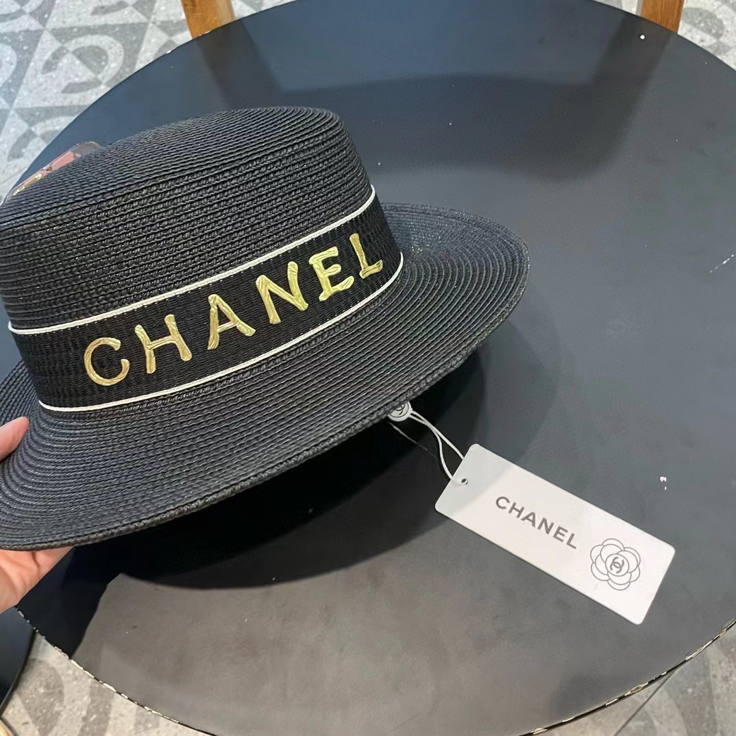  【CHANEL香奈儿】2024的新款平顶草帽，沙滩风，简约大方，百搭单品～出街首选，