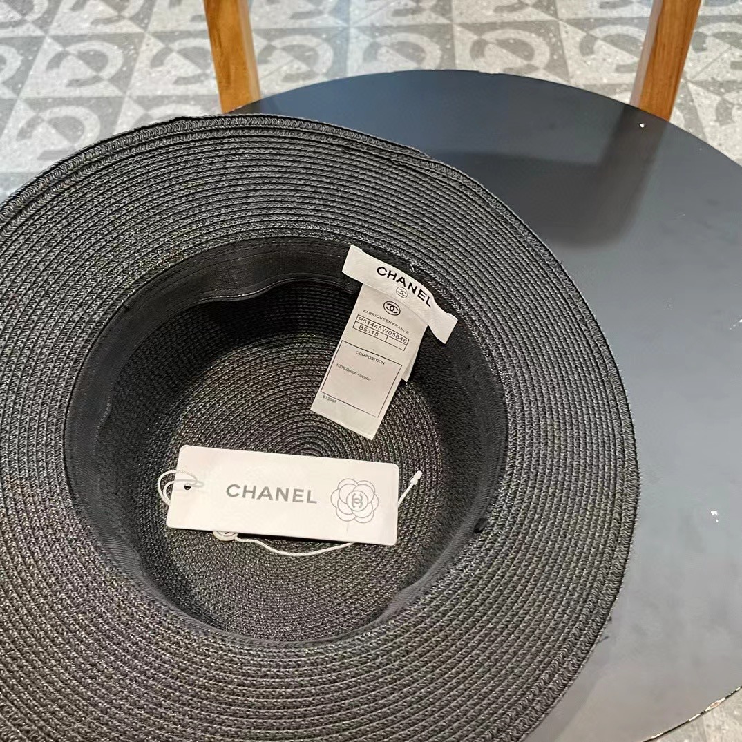  【CHANEL香奈儿】2024的新款平顶草帽，沙滩风，简约大方，百搭单品～出街首选，