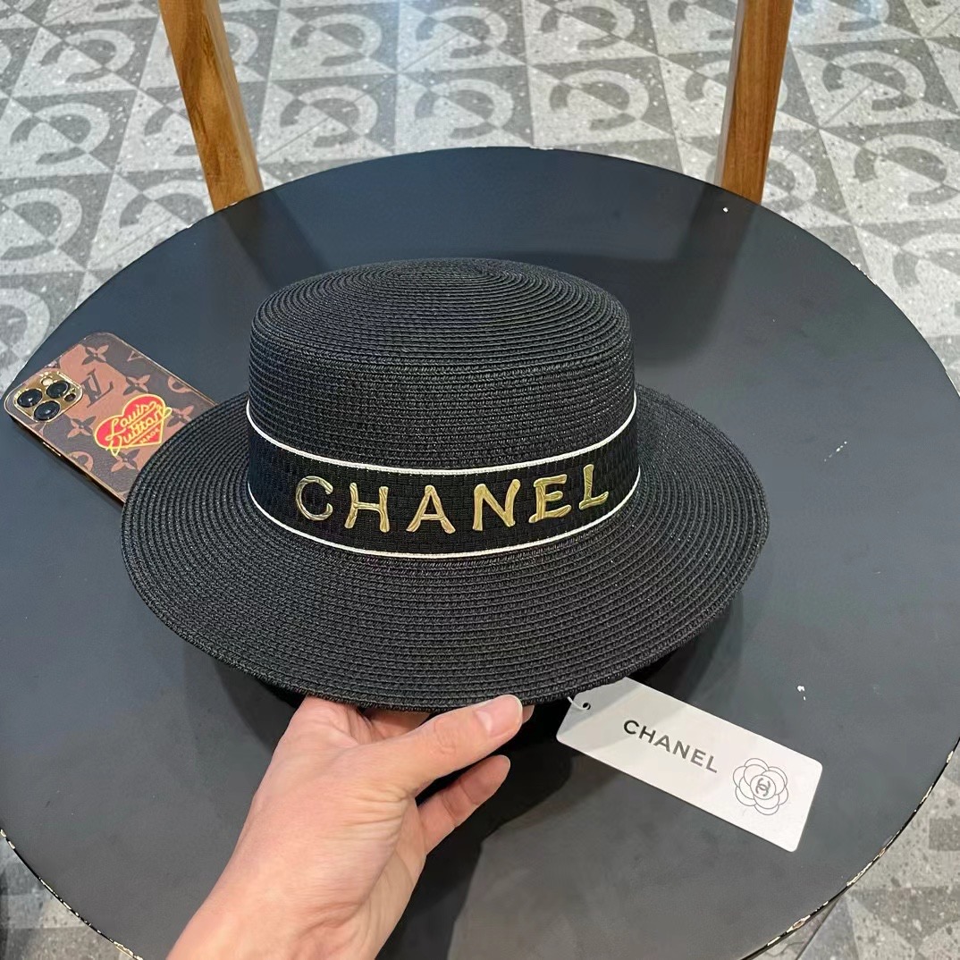  【CHANEL香奈儿】2024的新款平顶草帽，沙滩风，简约大方，百搭单品～出街首选，