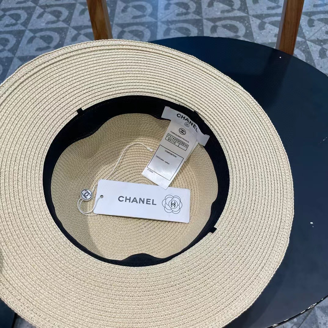  【CHANEL香奈儿】2024的新款平顶草帽，沙滩风，简约大方，百搭单品～出街首选，