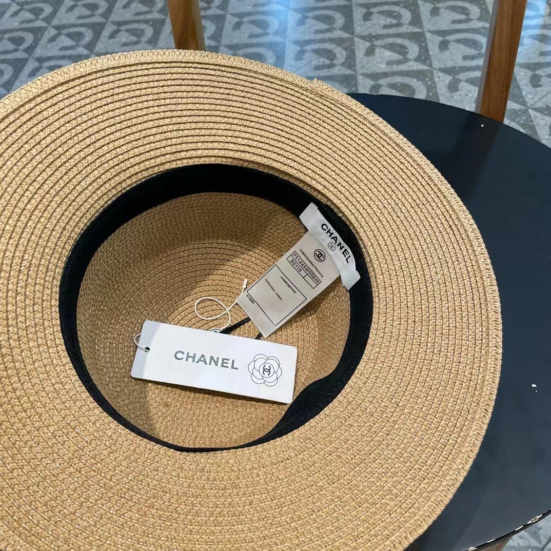  【CHANEL香奈儿】2024的新款平顶草帽，沙滩风，简约大方，百搭单品～出街首选，