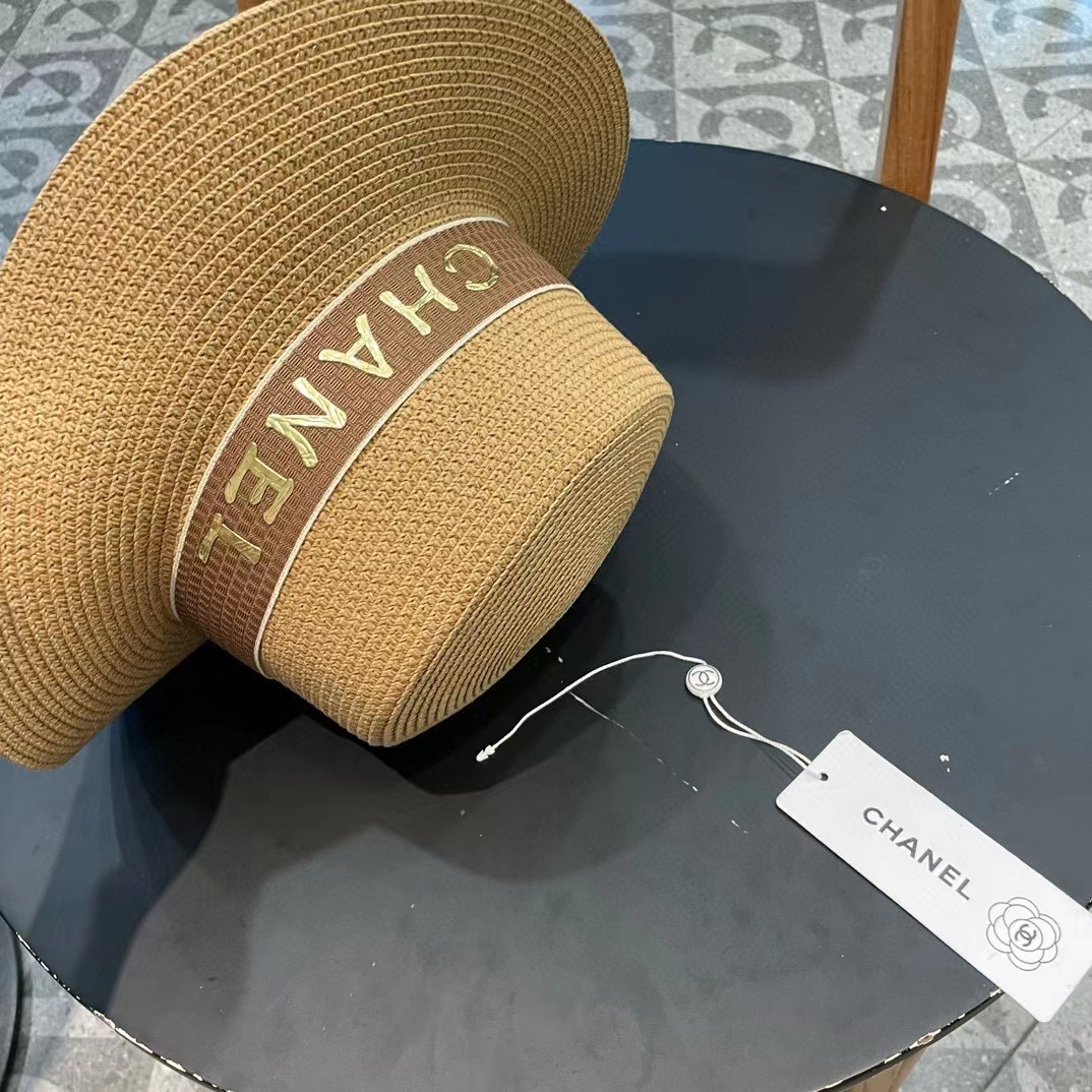  【CHANEL香奈儿】2024的新款平顶草帽，沙滩风，简约大方，百搭单品～出街首选，