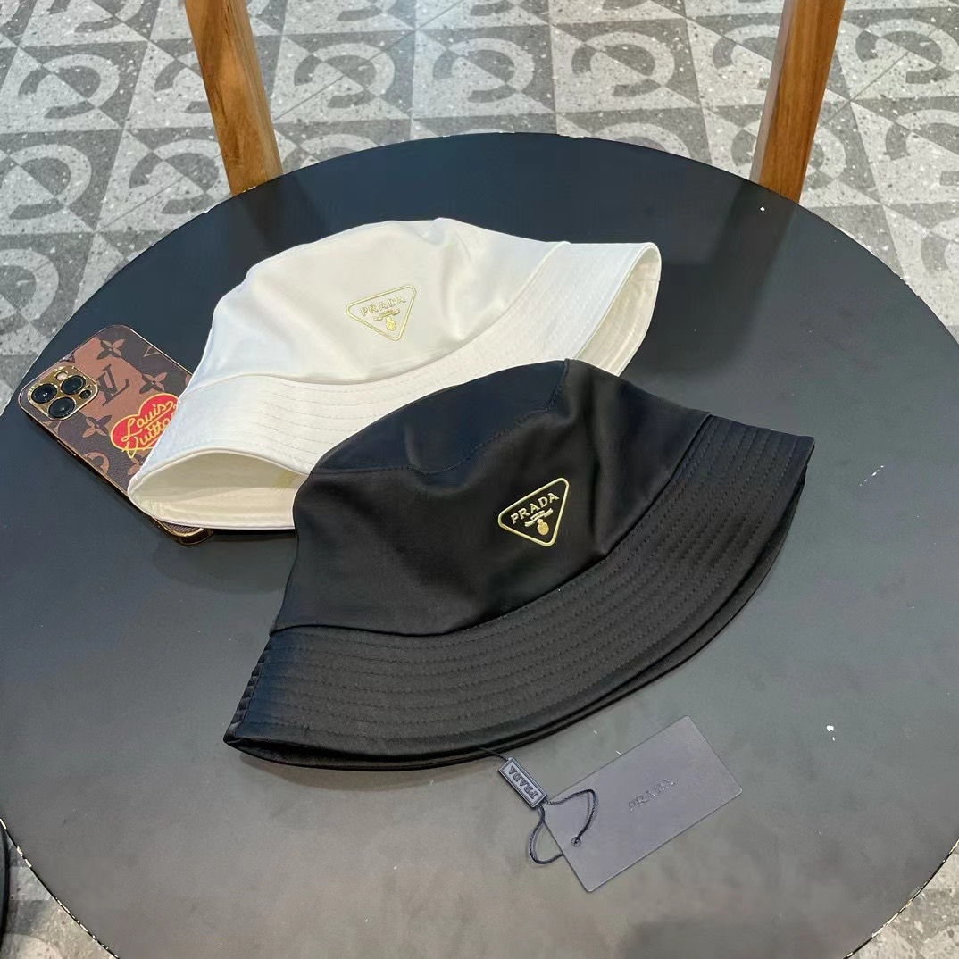  RADA普拉达】新款三角标渔夫帽，大牌款超好搭配，赶紧入手！