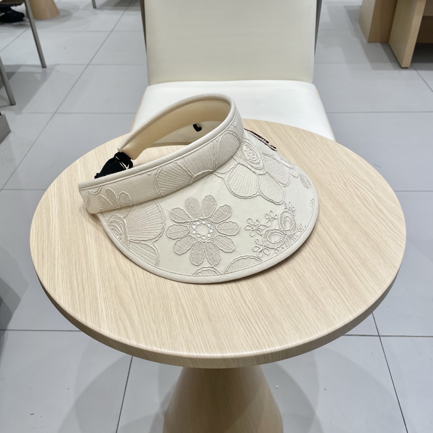  Chanel新款花朵刺绣空顶帽女春夏出游遮阳防晒帽显脸小百搭休闲太阳盆帽