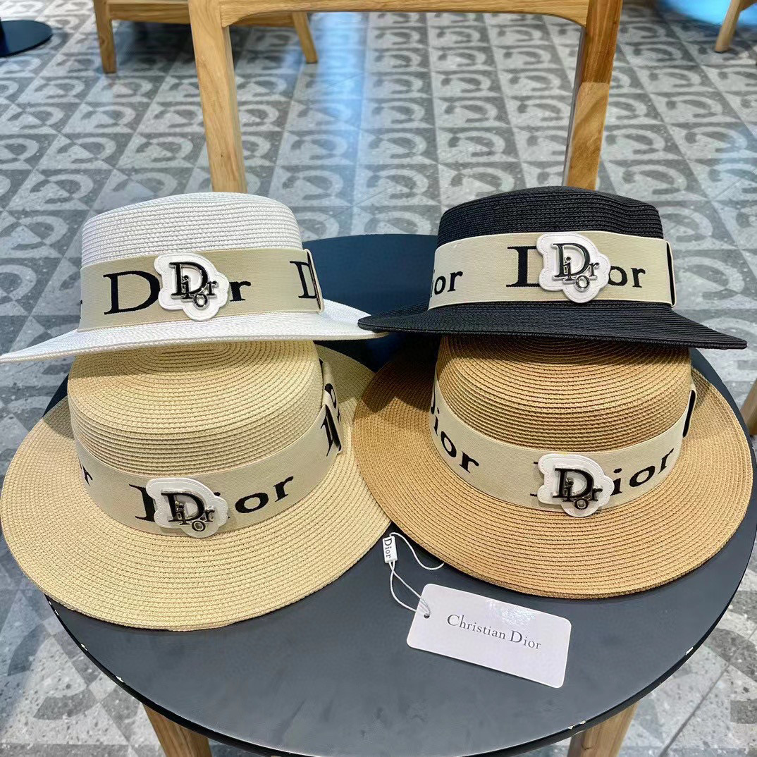  【DIOR迪奥】
新款大牌编织盆帽草帽  夏天海边首选～
新款材质编织而成～质感满分💯