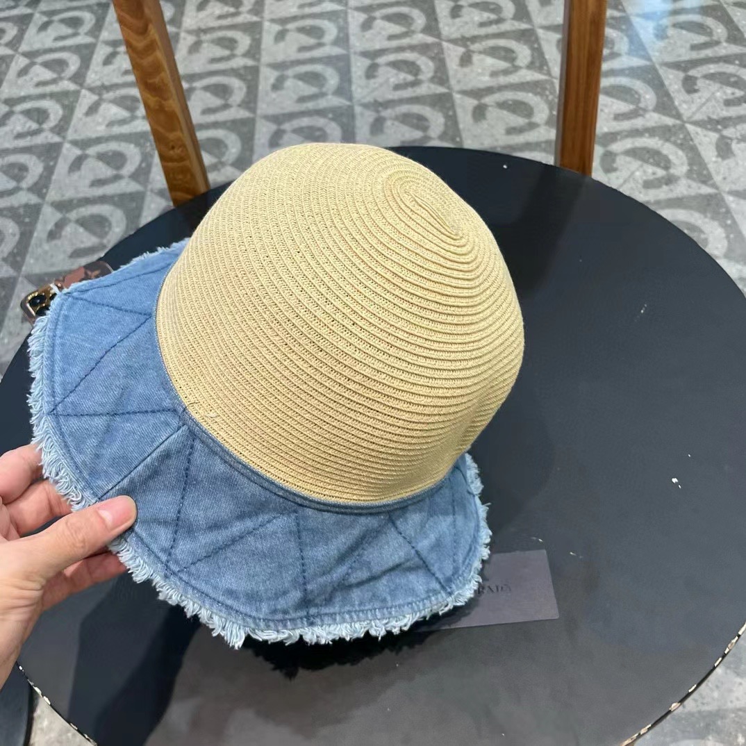  普拉达Prada沙滩编织牛仔布拼接渔夫帽子女夏季新款简约百搭户外海边度假遮阳