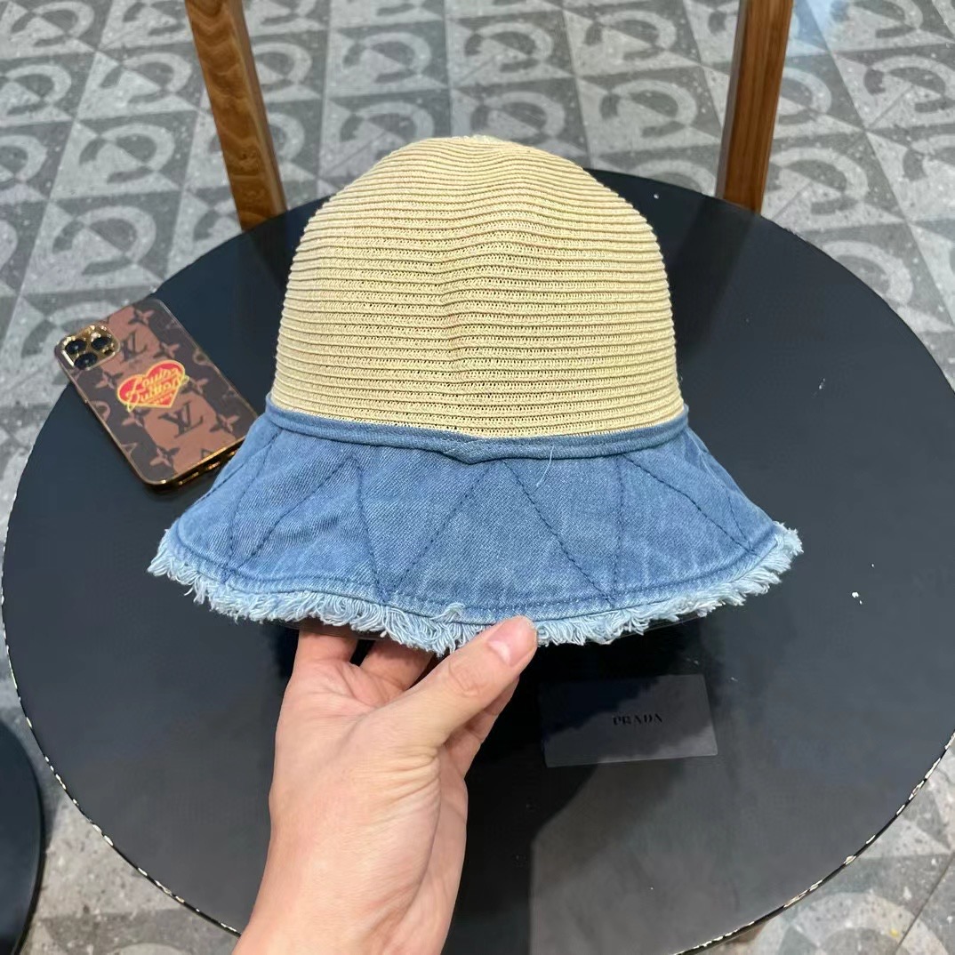  普拉达Prada沙滩编织牛仔布拼接渔夫帽子女夏季新款简约百搭户外海边度假遮阳