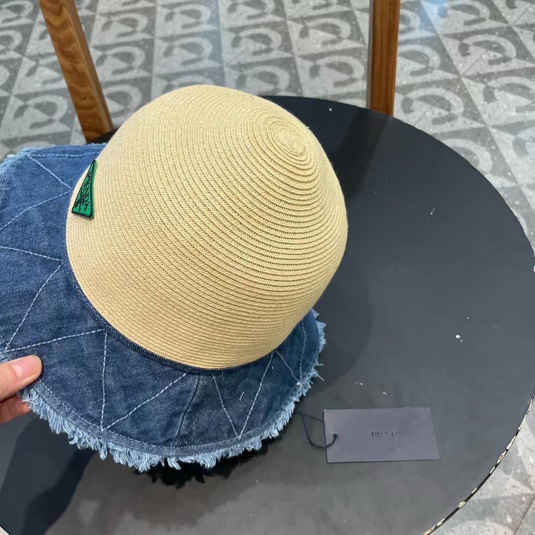  普拉达Prada沙滩编织牛仔布拼接渔夫帽子女夏季新款简约百搭户外海边度假遮阳