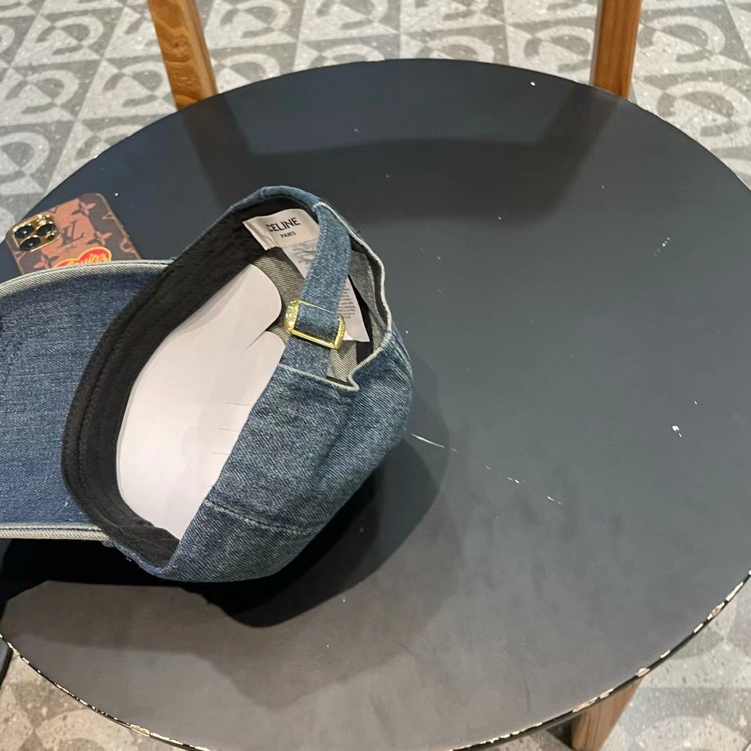 
CELINE 塞琳 新款 🆕 棒球帽 🧢 
原单棒球帽 🧢原版1.1复刻 
面料轻盈透气。 💥
完美版