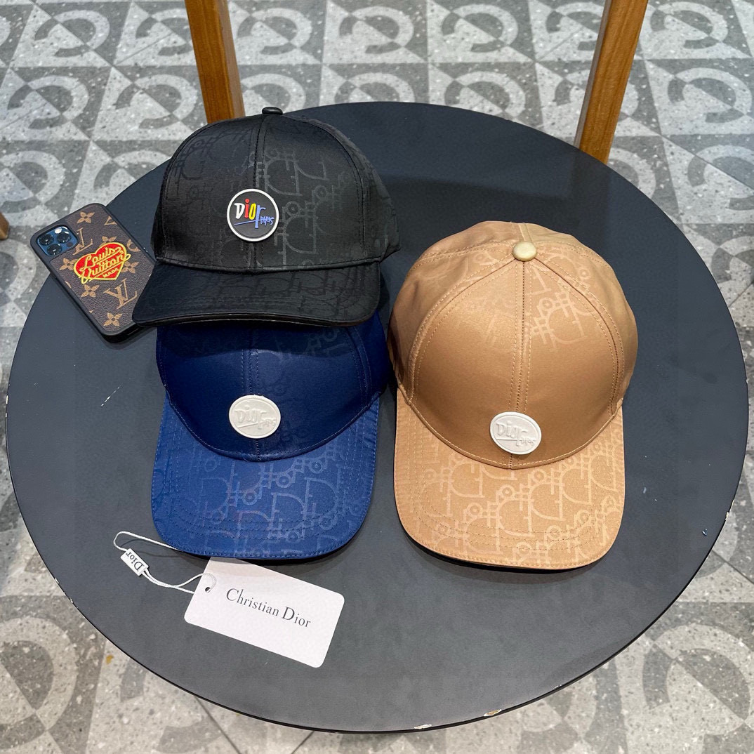  Dior迪奥棒球帽🧢美美哒😋简约大气❤时尚大方🌹低调奢华🥰防晒，时尚两不误，百搭款🙆🏻😱亲，赶紧入手吧