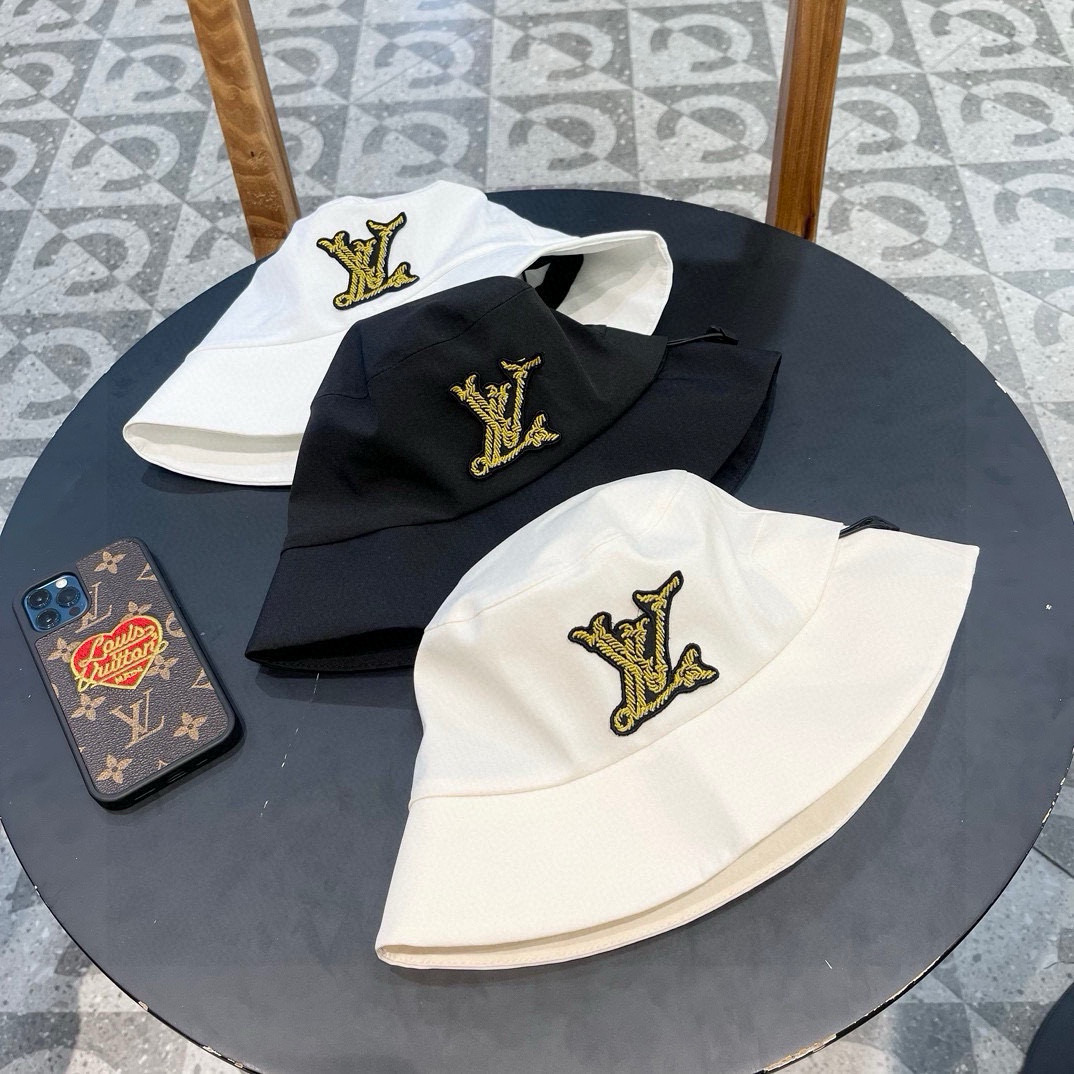  LV渔夫帽🧢新款路易威登渔夫帽🧢 火爆出货，百搭单品🥰随便搭配都很好看 质量超赞👍 时尚百搭