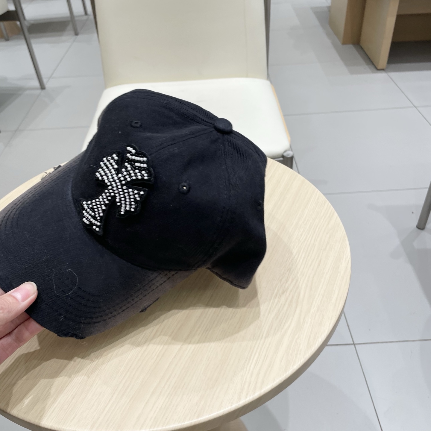  克罗心 🆕🆕新款棒球帽，个性时尚经典十字架标志，休闲带点酷酷的感觉，中性款
男女同款！超好搭！
头围5