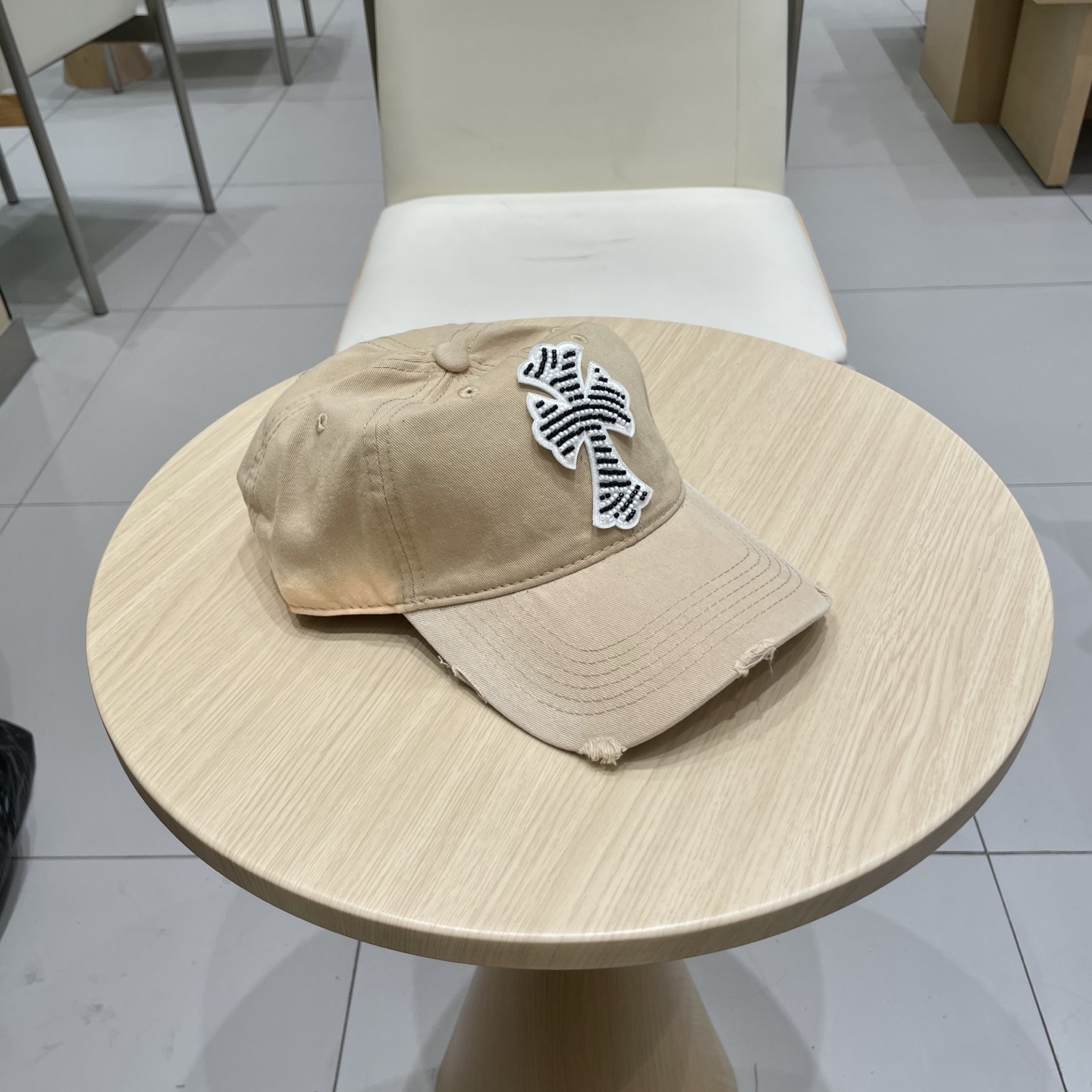  克罗心 🆕🆕新款棒球帽，个性时尚经典十字架标志，休闲带点酷酷的感觉，中性款
男女同款！超好搭！
头围5