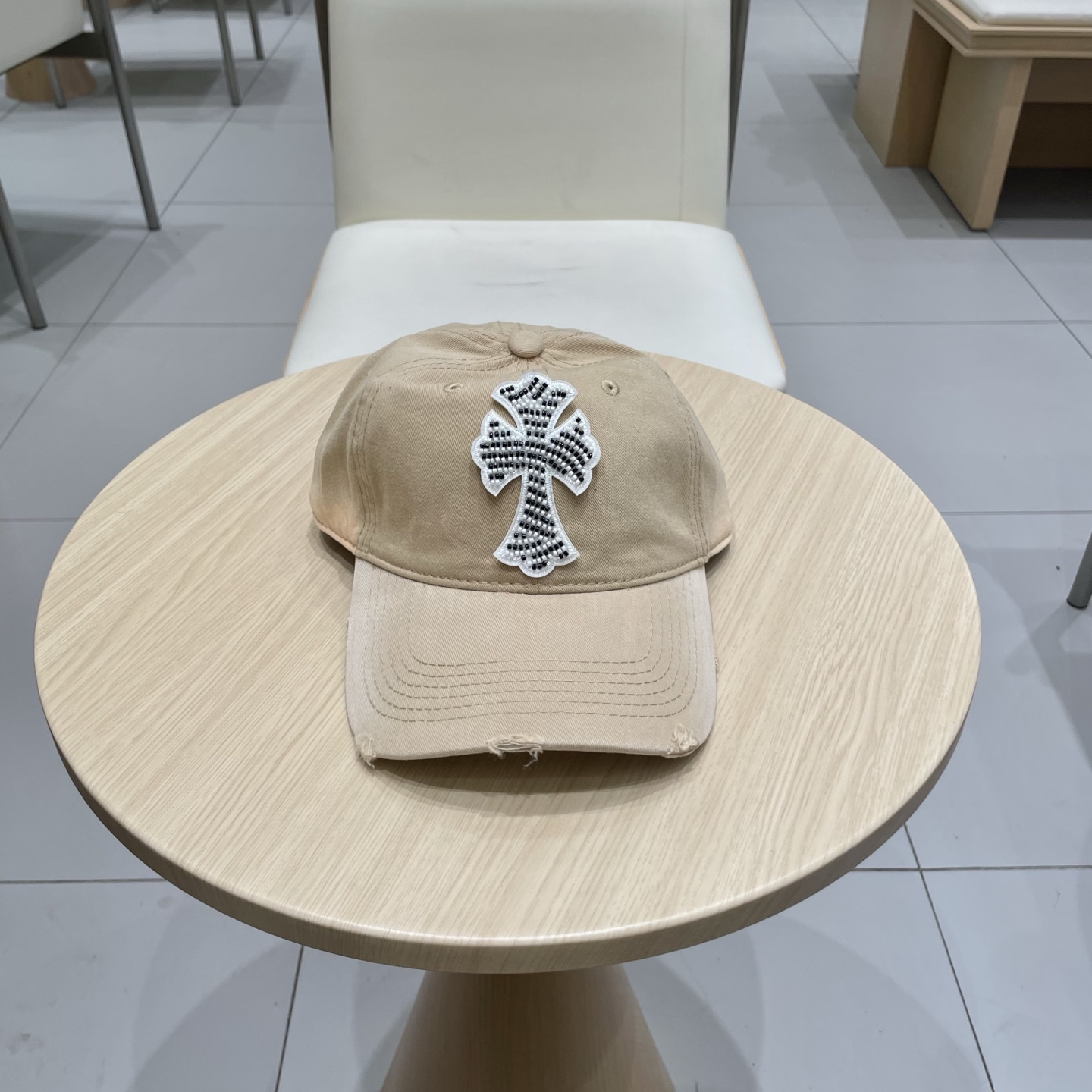 NO:227411,Crowxin's new baseball cap, personalized and fashionable classic cross logo, casual and cool feeling, neutral style, same style for men and women!  Super easy to match!  Head circumference: 56-58cm can be used for hats, straw hats, fisherman hats, baseball hats, hats, chrome hearts, espadrilles, hats19860909克罗心 新款棒球帽,个性时尚经典十字架标志,休闲带点酷酷的感觉,中性款 男女同款！超好搭！ 头围:56-58cm均可帽子草帽渔夫帽棒球帽,帽子,chrome hearts,espadrilles,hats,hat