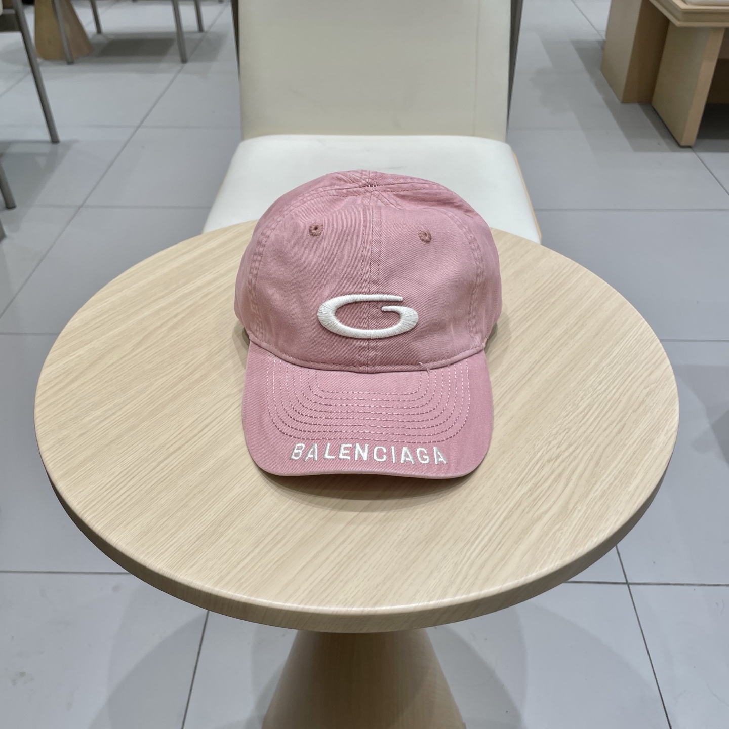 NO:227441,BALENCIAGA's new embroidered logo baseball cap, cool colors, different styles for men and women, the first batch is shipped first!  Paris fans must-have!  Hat straw hat fisherman hat baseball hat, hat, balenciaga, balenciaga, espadrilles, hats19860909BALENCIAGA巴黎世家新款刺绣logo棒球帽,很酷的色系,男女佩戴都有不同style,第一批抢先出货！巴黎粉必入款！帽子草帽渔夫帽棒球帽,帽子,balenciaga,balenciaga,espadrilles,hats,hat