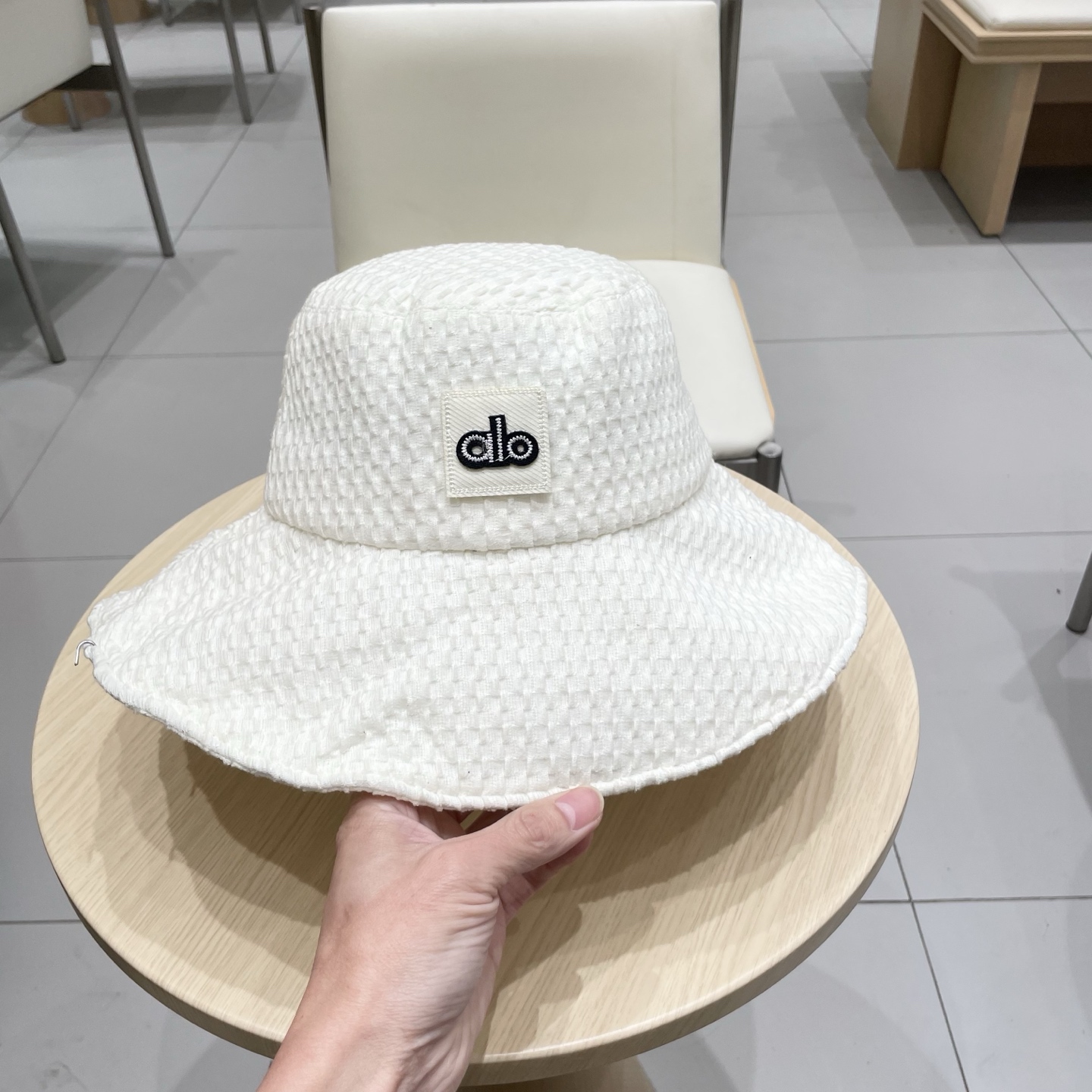  爆款。Alo新款渔夫帽
定制超薄纯棉面料，简约时尚更透气，超火爆
现货秒发