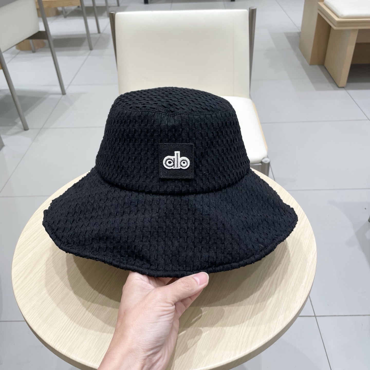  爆款。Alo新款渔夫帽
定制超薄纯棉面料，简约时尚更透气，超火爆
现货秒发