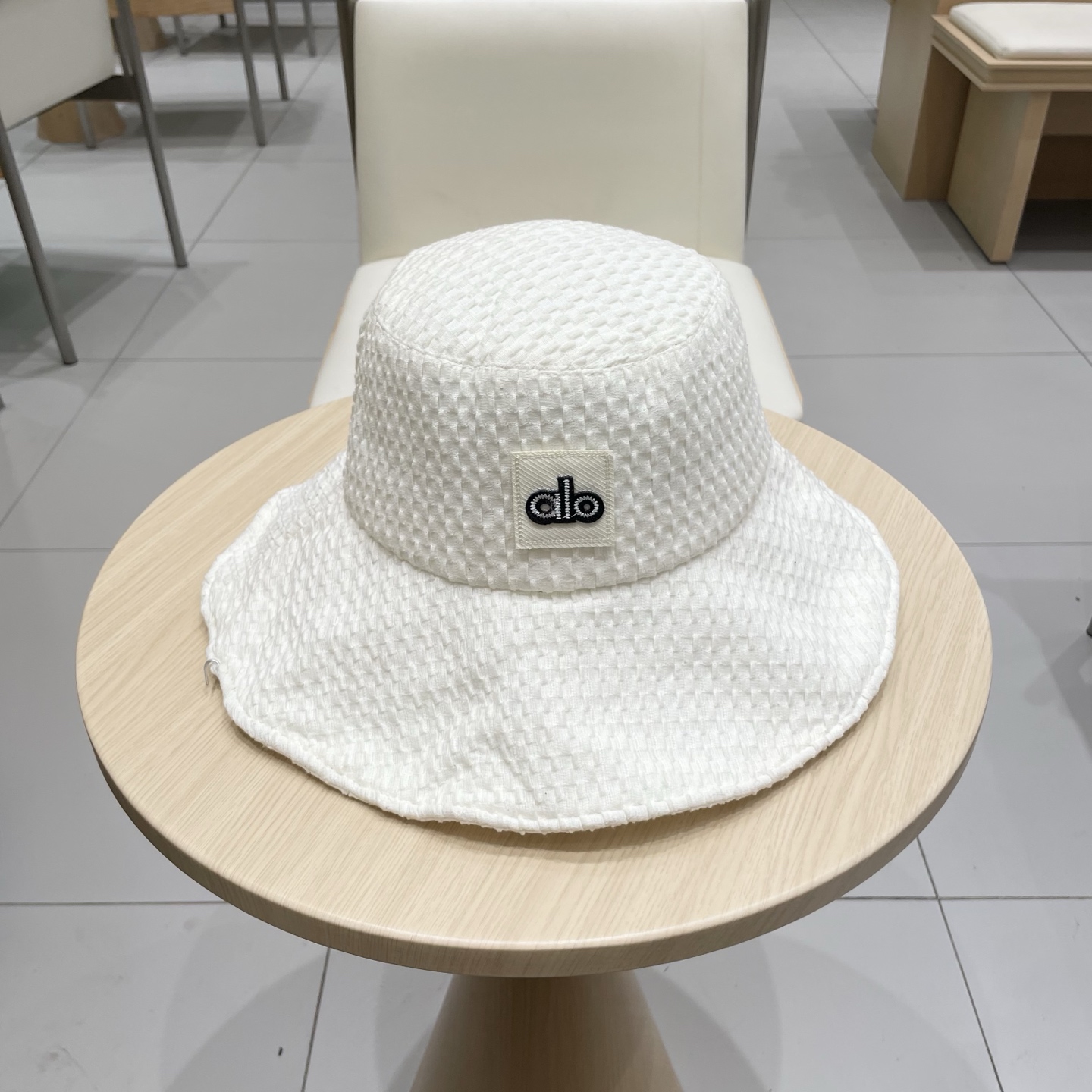  爆款。Alo新款渔夫帽
定制超薄纯棉面料，简约时尚更透气，超火爆
现货秒发