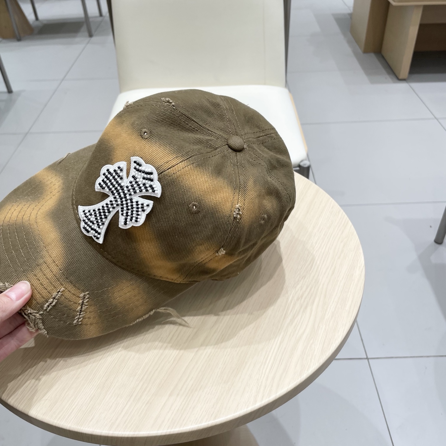  克罗心 🆕🆕新款棒球帽，个性时尚经典十字架标志，休闲带点酷酷的感觉，中性款
男女同款！超好搭！
头围5