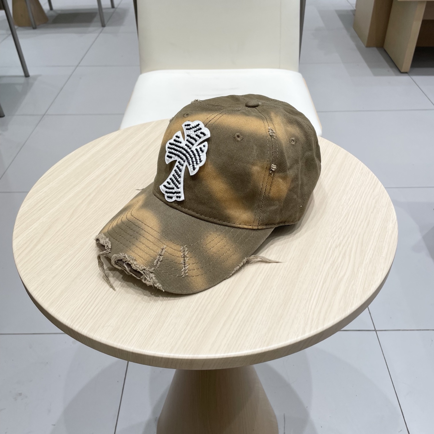  克罗心 🆕🆕新款棒球帽，个性时尚经典十字架标志，休闲带点酷酷的感觉，中性款
男女同款！超好搭！
头围5