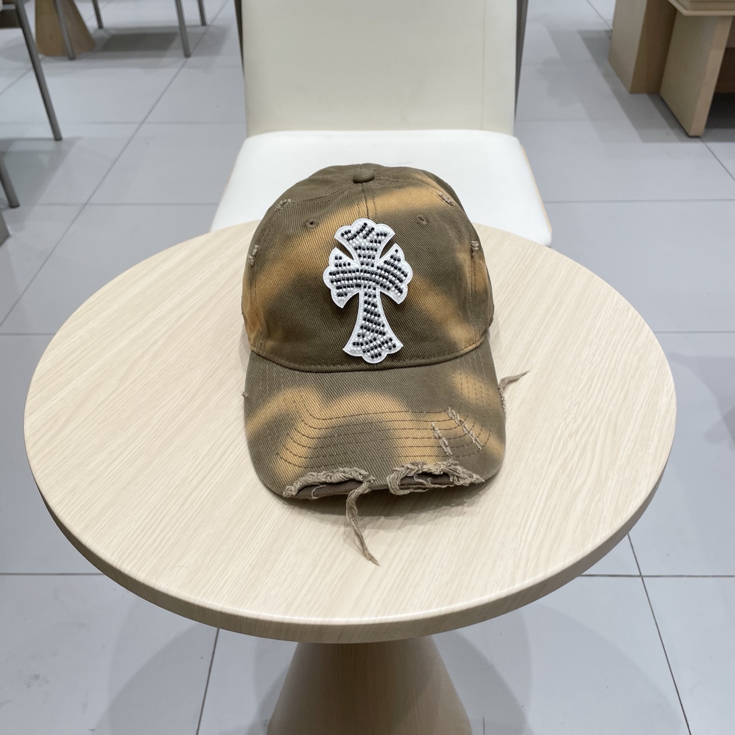  克罗心 🆕🆕新款棒球帽，个性时尚经典十字架标志，休闲带点酷酷的感觉，中性款
男女同款！超好搭！
头围5