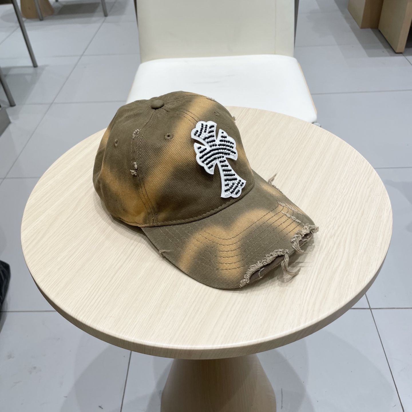  克罗心 🆕🆕新款棒球帽，个性时尚经典十字架标志，休闲带点酷酷的感觉，中性款
男女同款！超好搭！
头围5