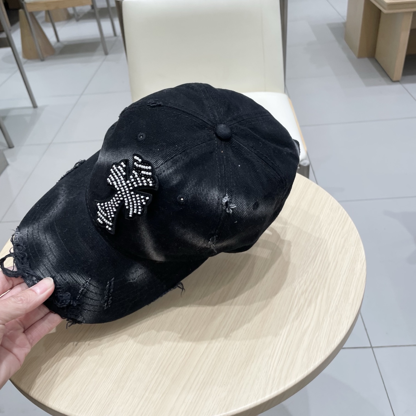  克罗心 🆕🆕新款棒球帽，个性时尚经典十字架标志，休闲带点酷酷的感觉，中性款
男女同款！超好搭！
头围5