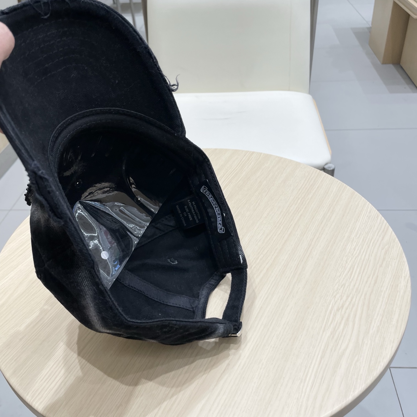  克罗心 🆕🆕新款棒球帽，个性时尚经典十字架标志，休闲带点酷酷的感觉，中性款
男女同款！超好搭！
头围5