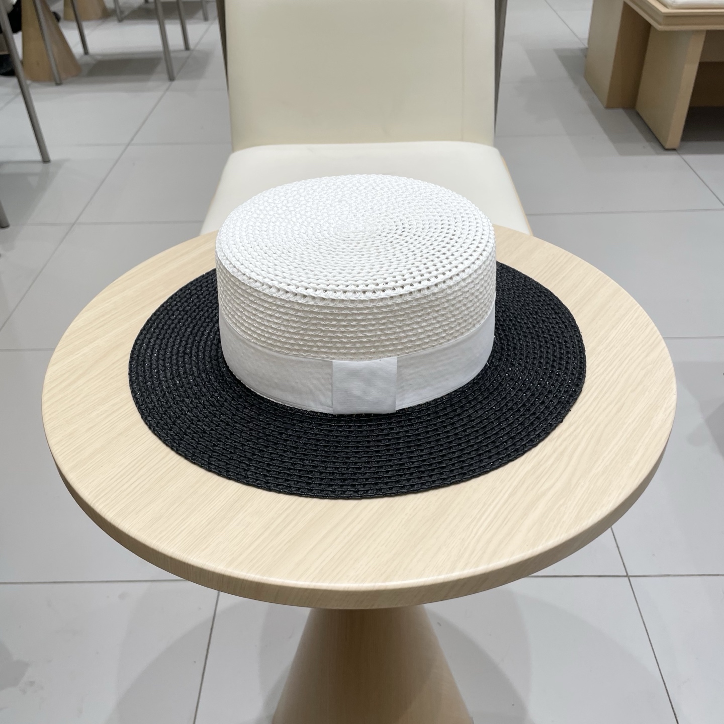  alo 新款草帽来啦~
拼色草帽季 必入款！ 大牌高级感十足！