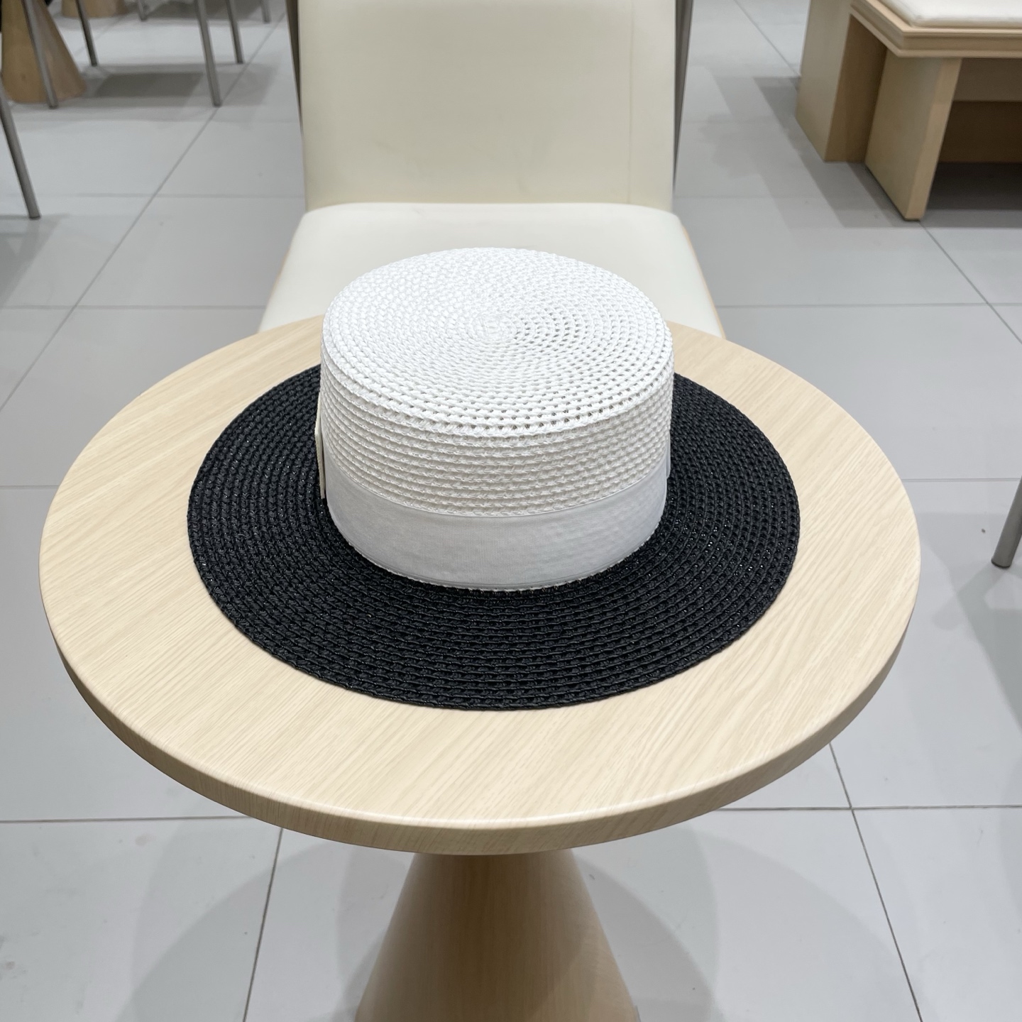  alo 新款草帽来啦~
拼色草帽季 必入款！ 大牌高级感十足！