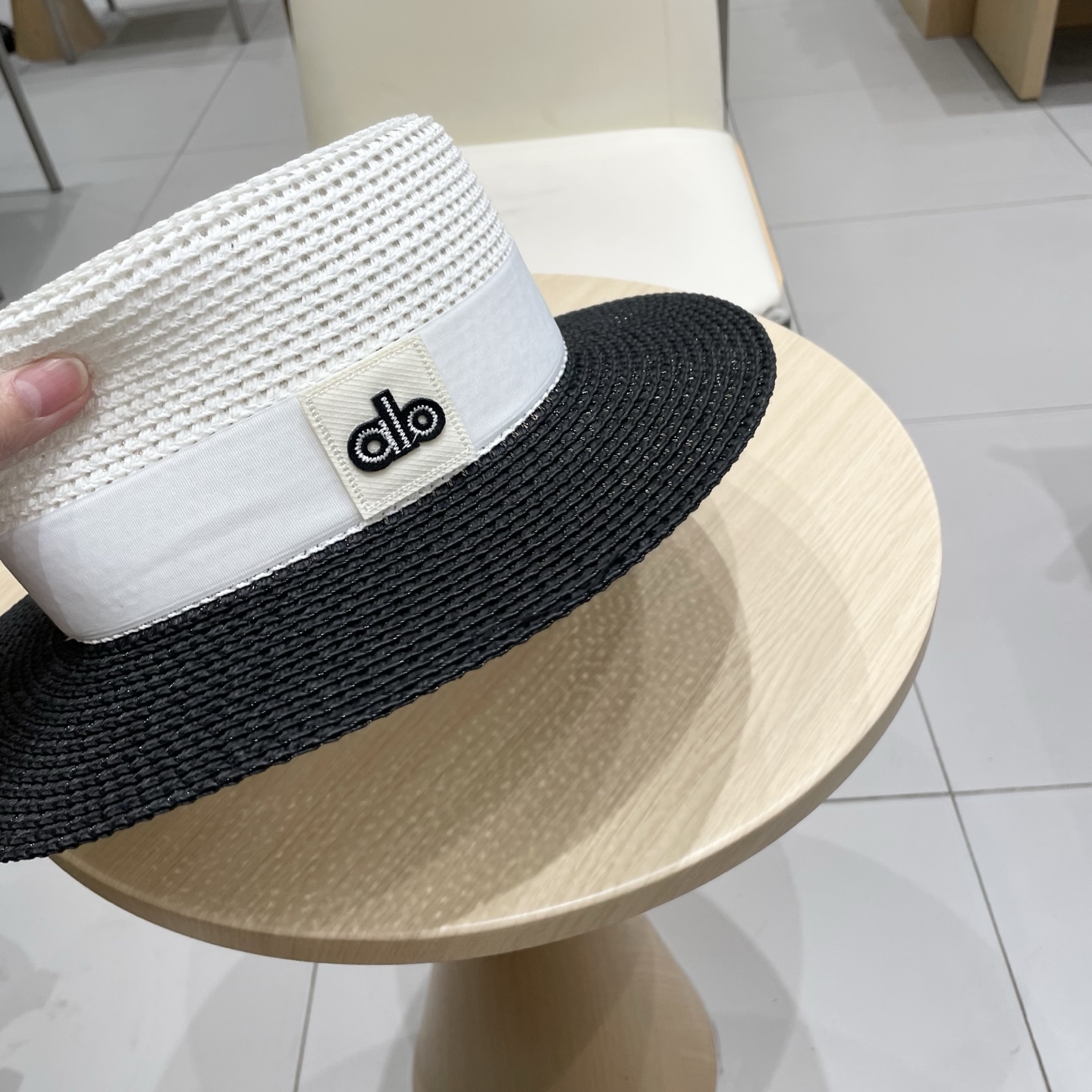  alo 新款草帽来啦~
拼色草帽季 必入款！ 大牌高级感十足！