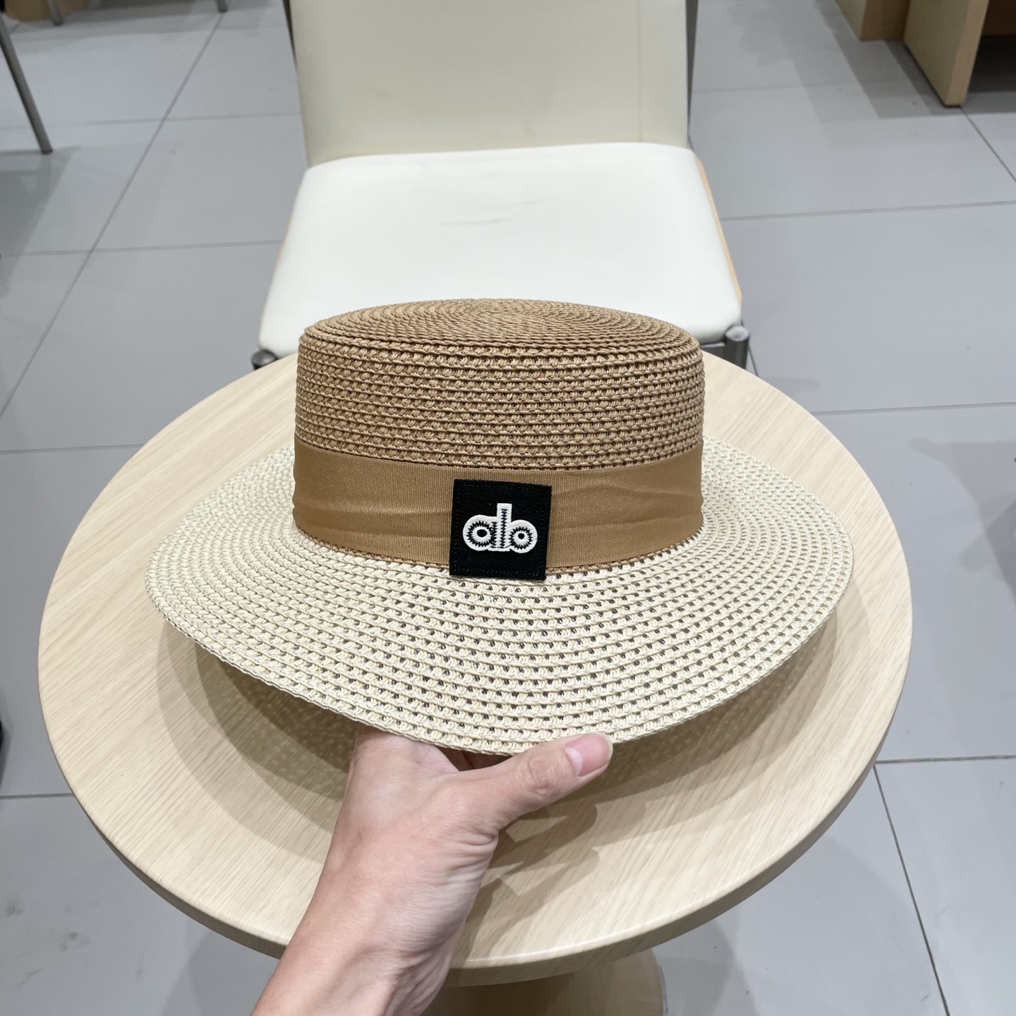  alo 新款草帽来啦~
拼色草帽季 必入款！ 大牌高级感十足！