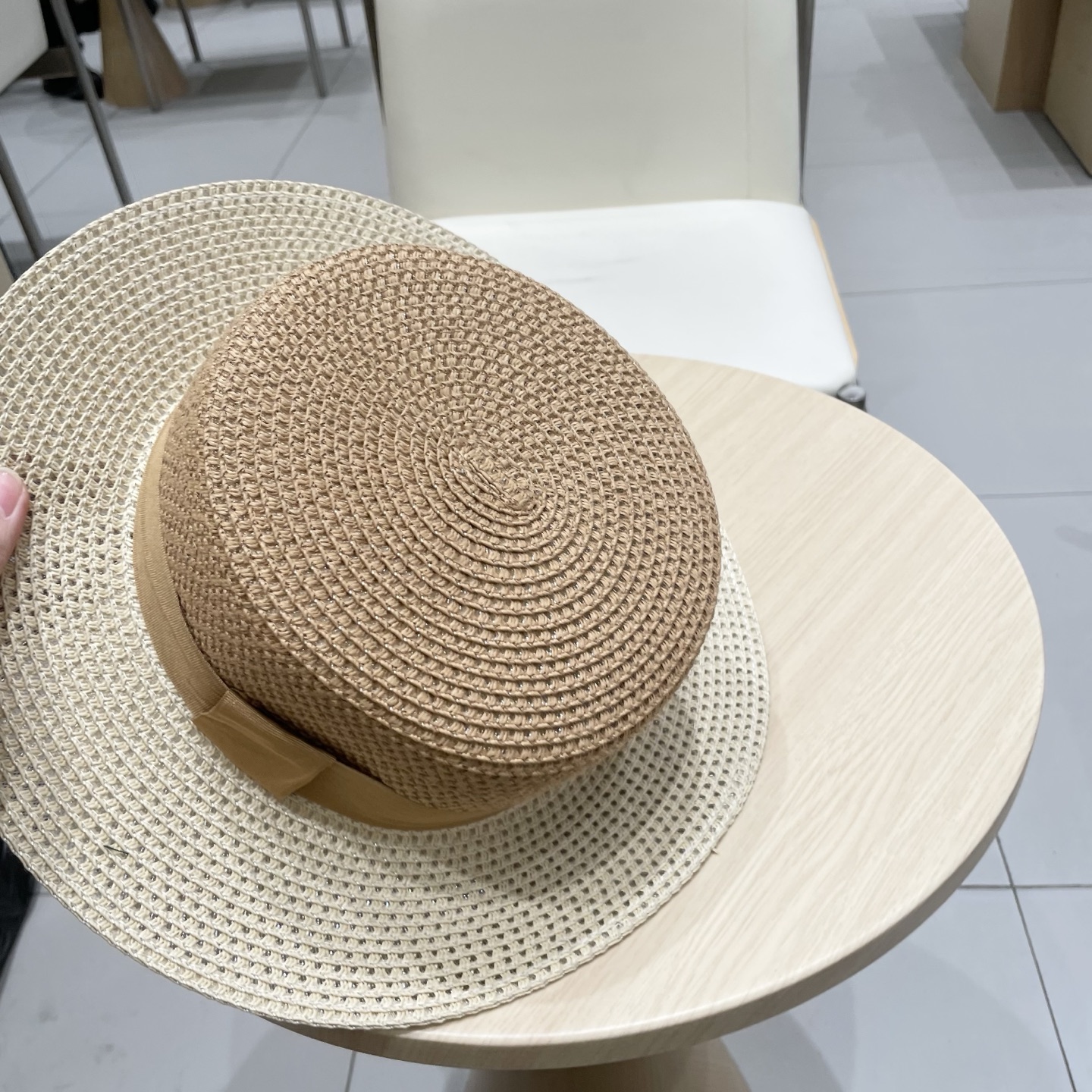  alo 新款草帽来啦~
拼色草帽季 必入款！ 大牌高级感十足！