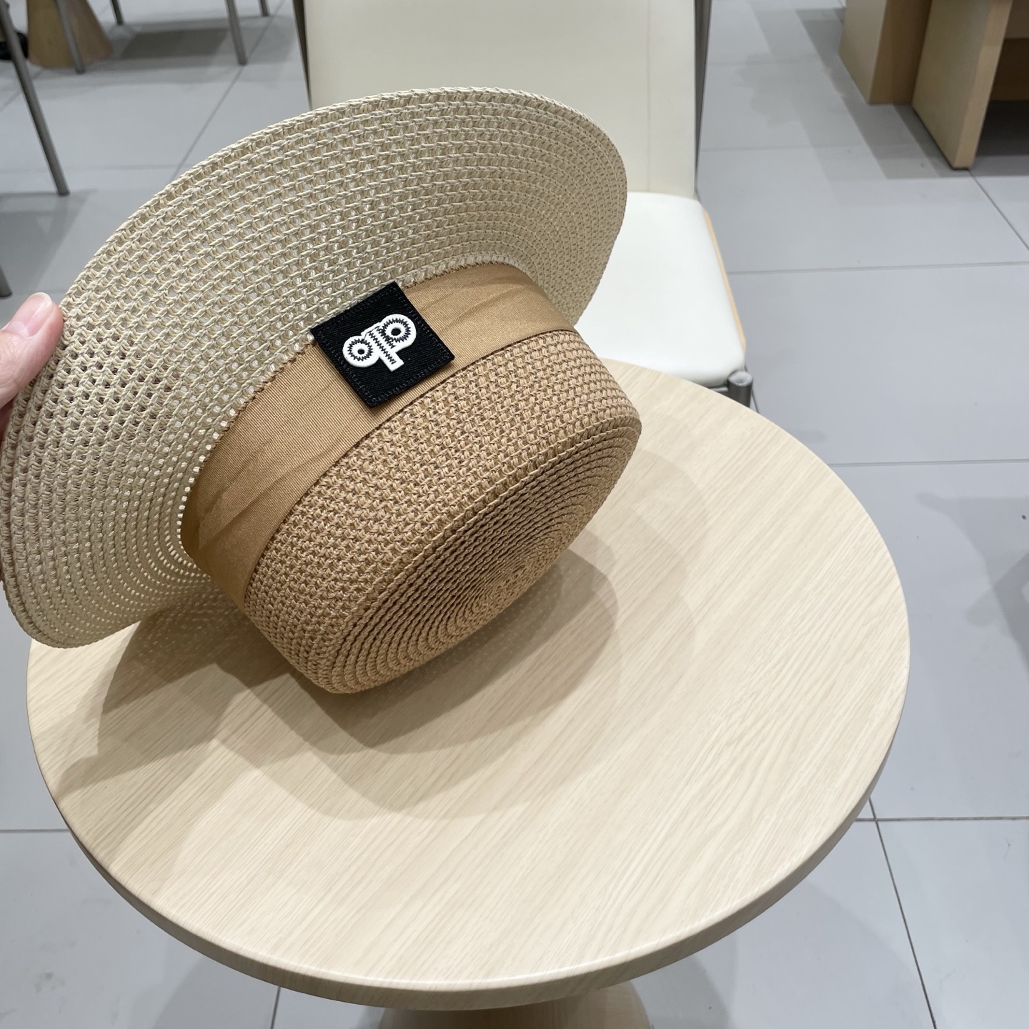  alo 新款草帽来啦~
拼色草帽季 必入款！ 大牌高级感十足！