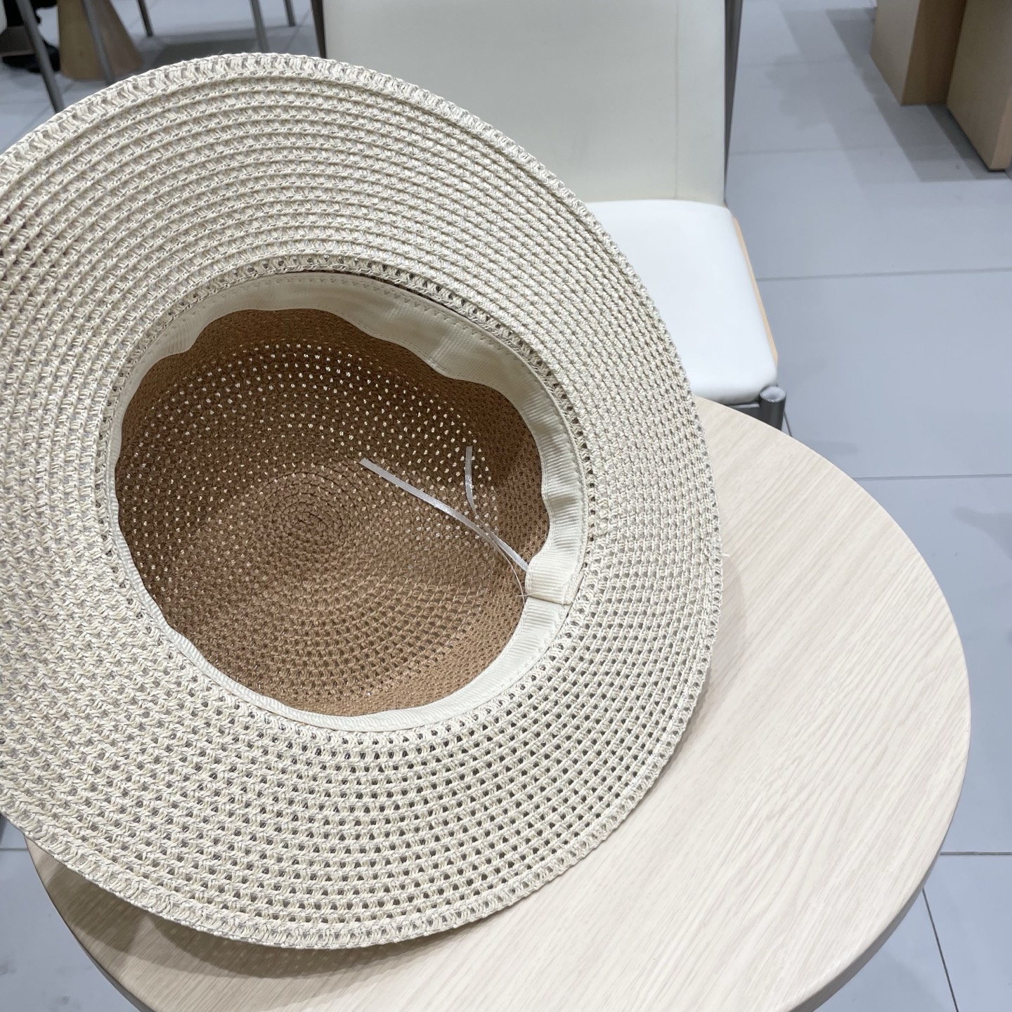  alo 新款草帽来啦~
拼色草帽季 必入款！ 大牌高级感十足！