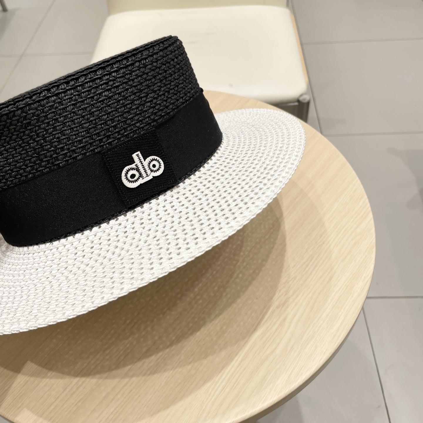  alo 新款草帽来啦~
拼色草帽季 必入款！ 大牌高级感十足！