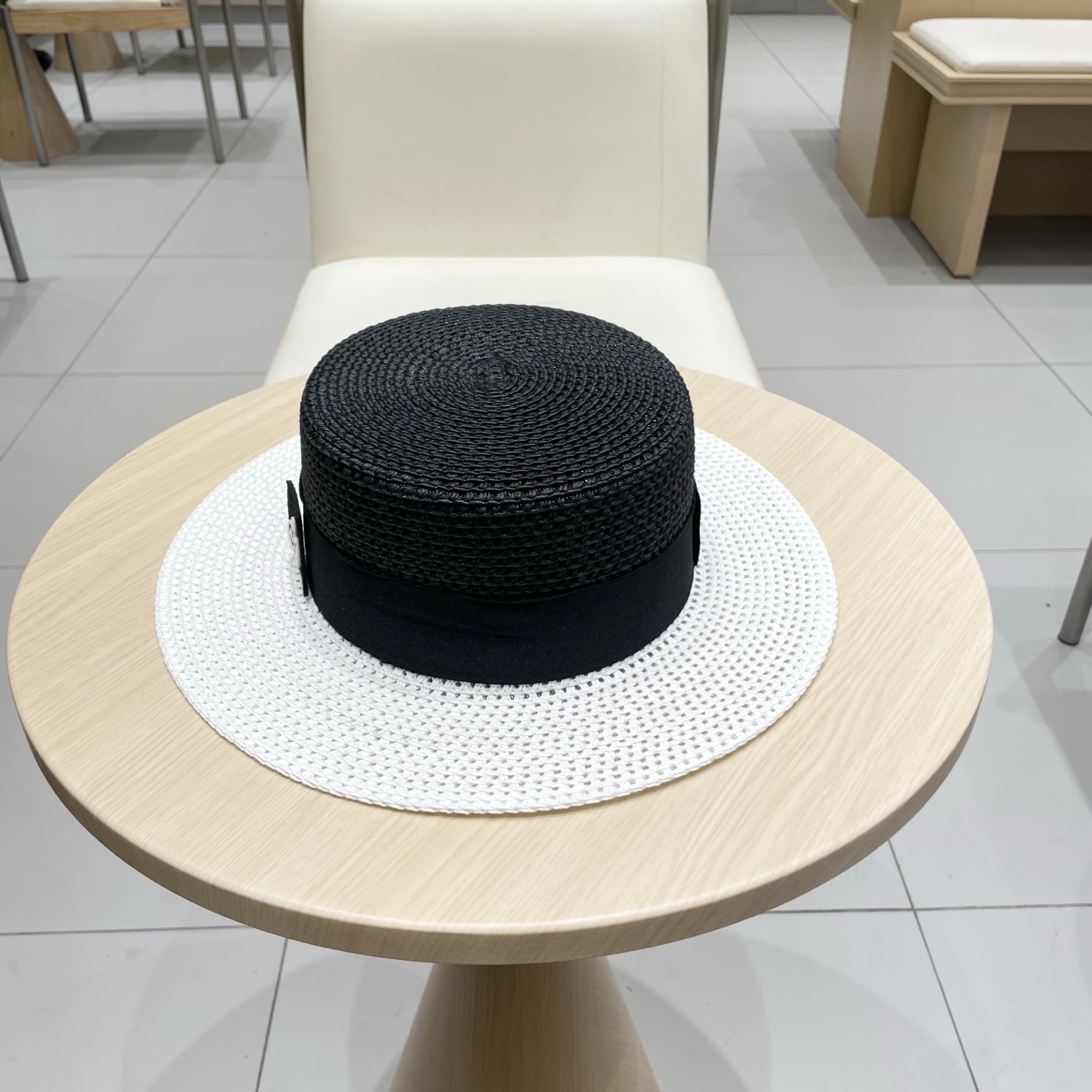  alo 新款草帽来啦~
拼色草帽季 必入款！ 大牌高级感十足！