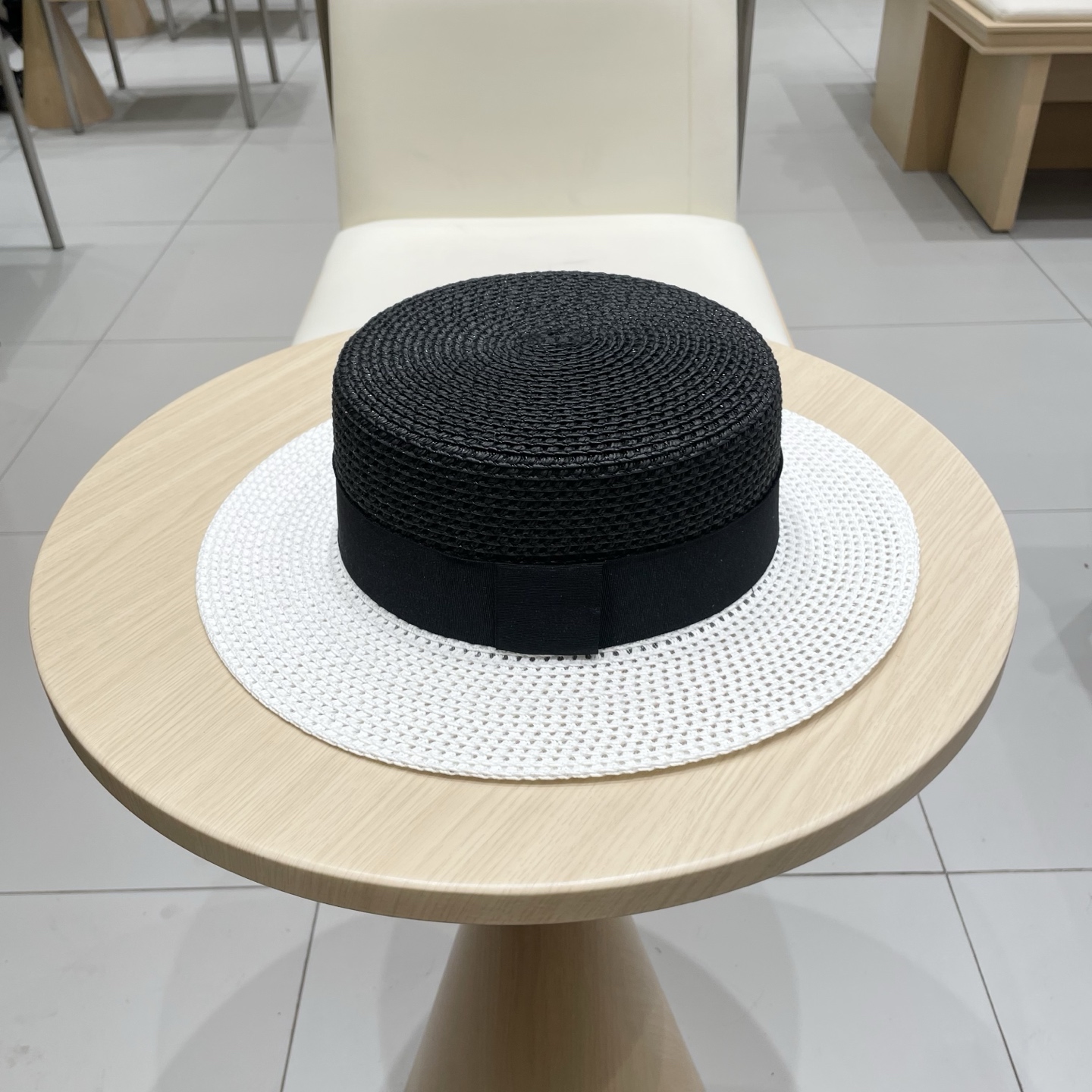  alo 新款草帽来啦~
拼色草帽季 必入款！ 大牌高级感十足！