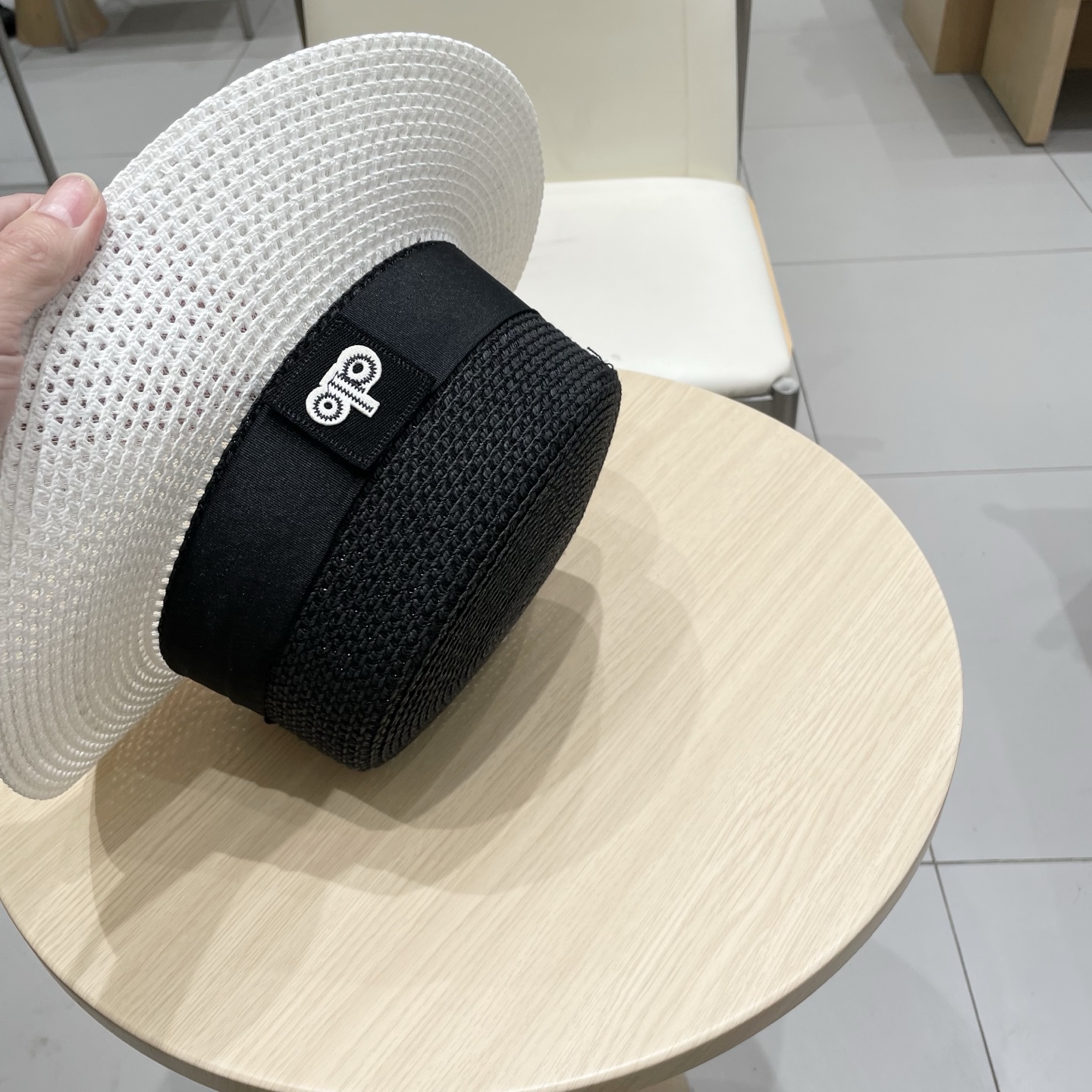  alo 新款草帽来啦~
拼色草帽季 必入款！ 大牌高级感十足！