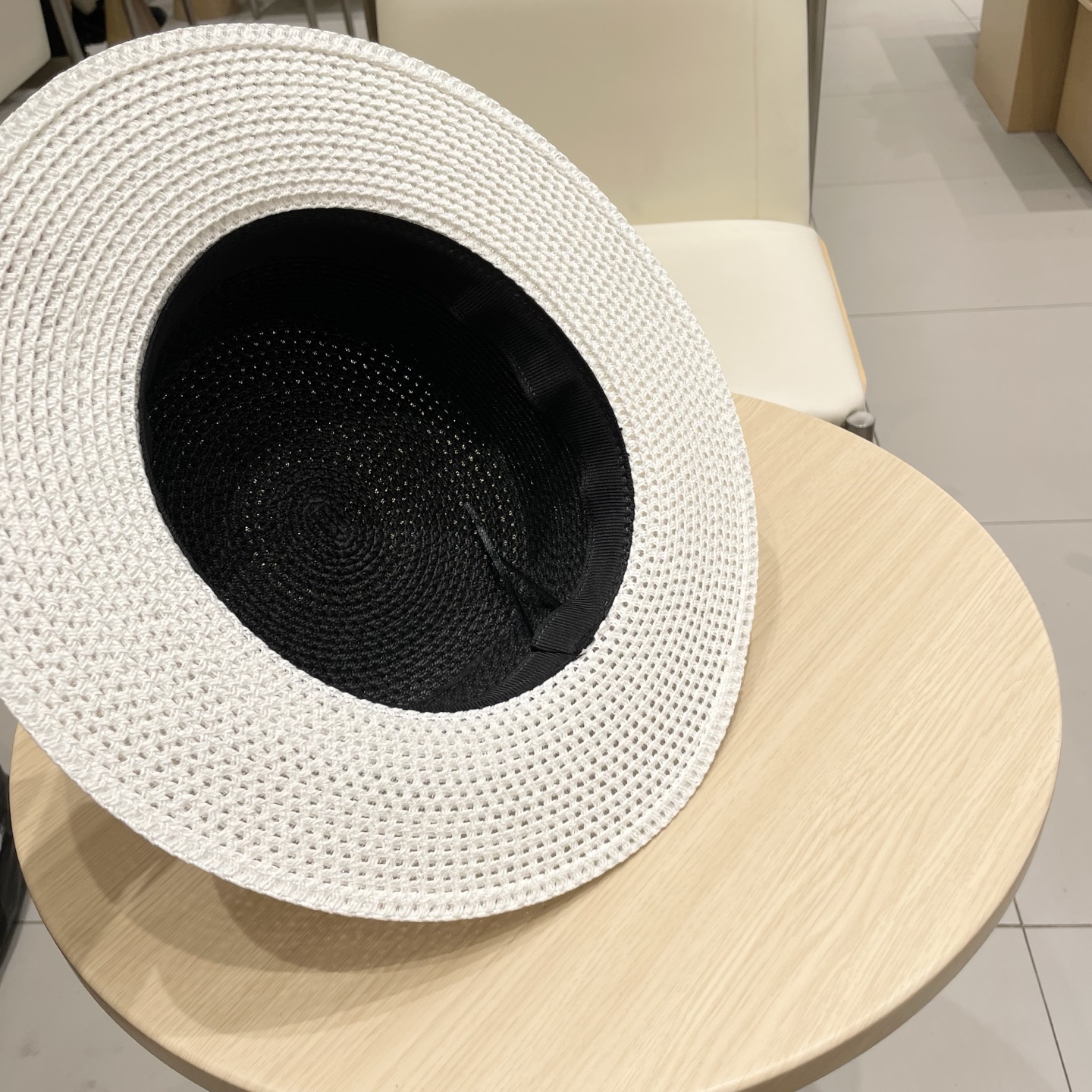  alo 新款草帽来啦~
拼色草帽季 必入款！ 大牌高级感十足！