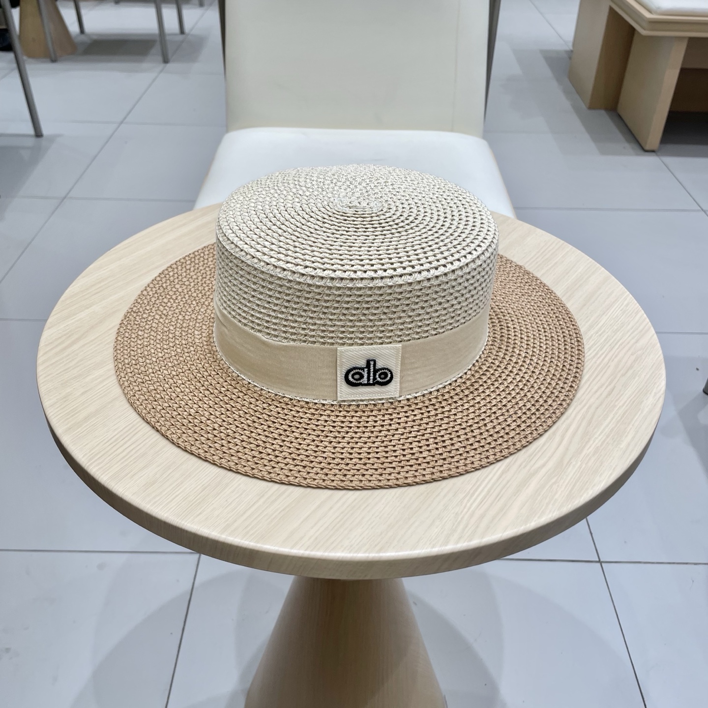  alo 新款草帽来啦~
拼色草帽季 必入款！ 大牌高级感十足！