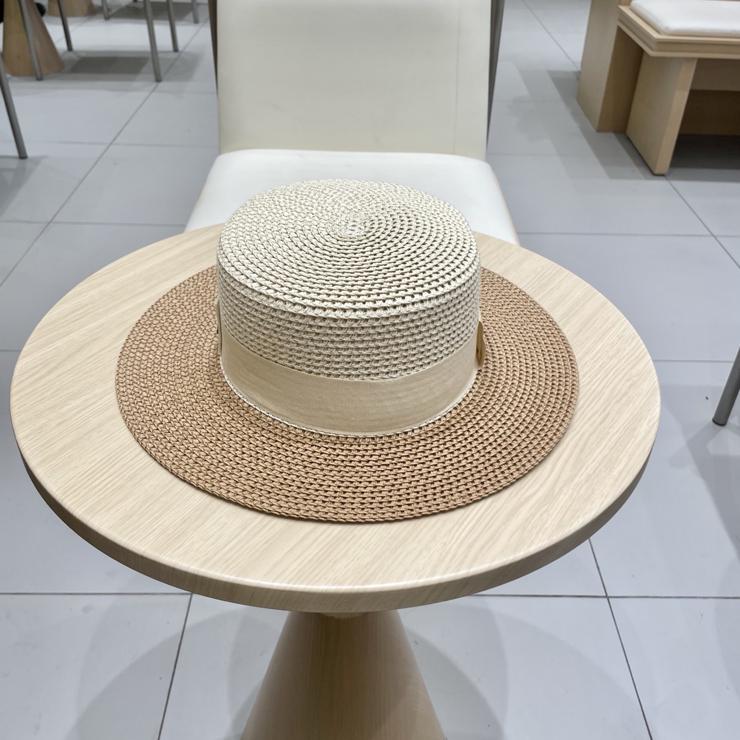  alo 新款草帽来啦~
拼色草帽季 必入款！ 大牌高级感十足！