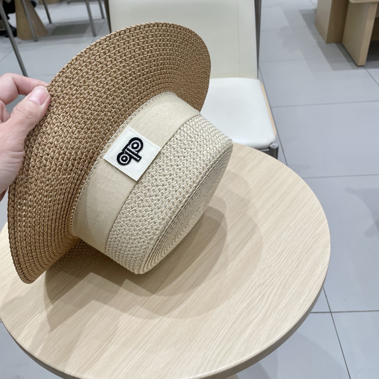  alo 新款草帽来啦~
拼色草帽季 必入款！ 大牌高级感十足！