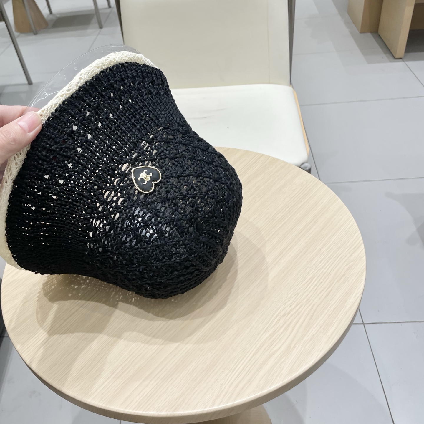  celine塞琳2025新春夏韩版镂空钩花草帽子女出游百搭显脸小遮阳防晒渔夫帽潮